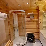 Mountain Escape With Modern Amenities *