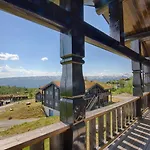 Lägenhet Mountain Escape With Modern Amenities