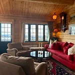 Mountain Escape With Modern Amenities