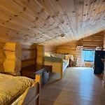 Mountain Escape With Modern Amenities 아파트