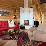 Mountain Escape With Modern Amenities 아파트 *