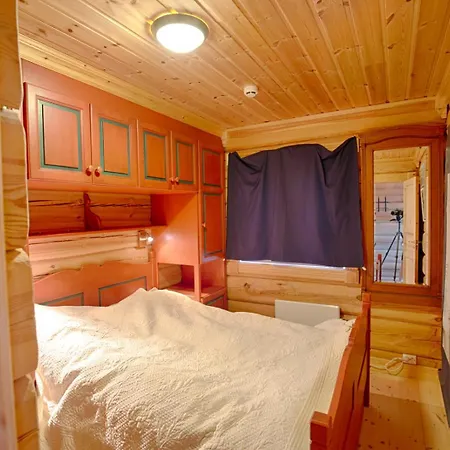 Mountain Escape With Modern Amenities *