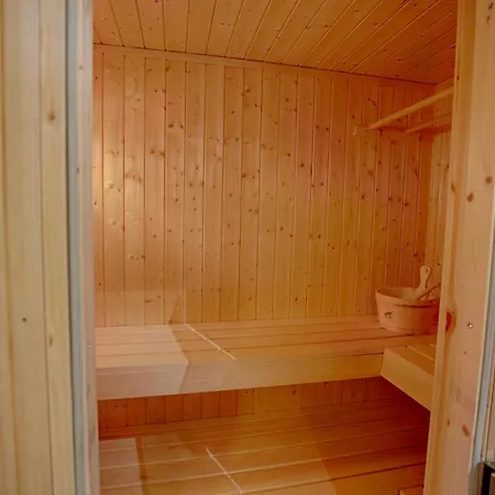 Mountain Escape With Modern Amenities Apartment