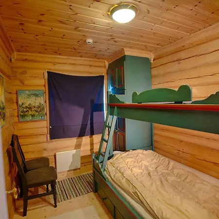 Mountain Escape With Modern Amenities *