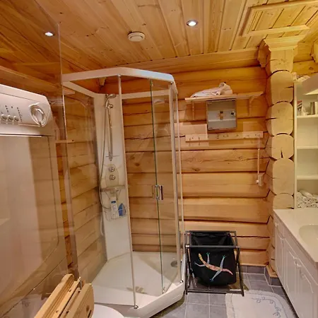 Mountain Escape With Modern Amenities *