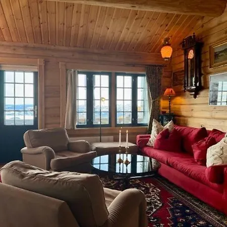 Mountain Escape With Modern Amenities