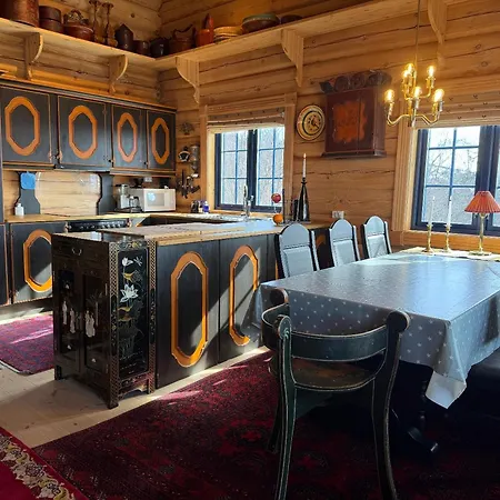 Mountain Escape With Modern Amenities *