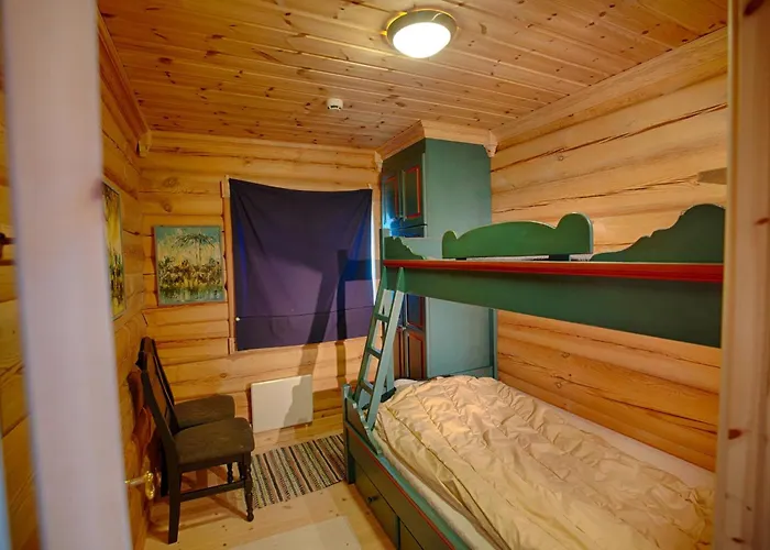 Mountain Escape With Modern Amenities *