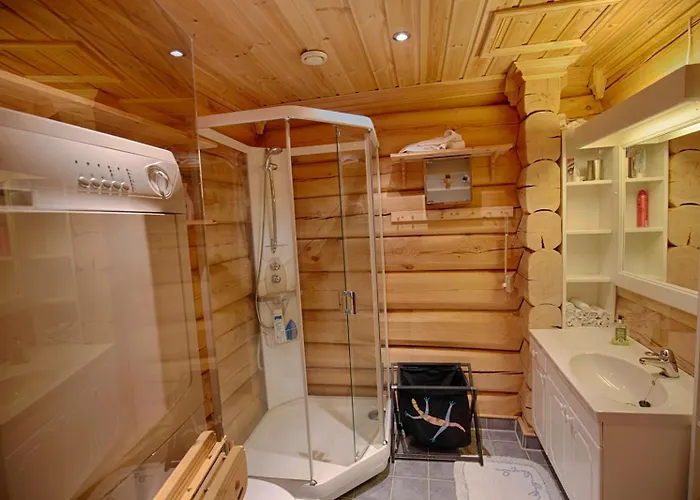 Mountain Escape With Modern Amenities *